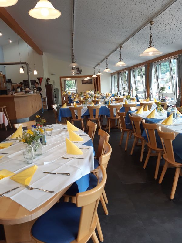 Mitarbeiteressen Die Festtafel im Vereinsheim
